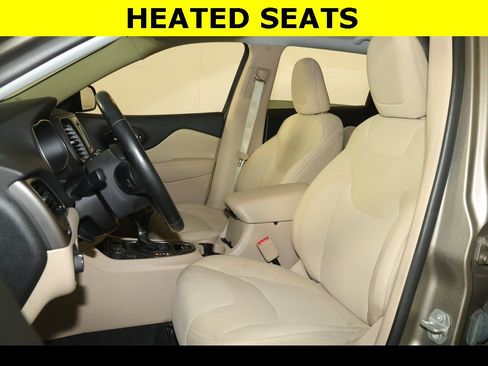 Used 2020 Jeep Cherokee Latitude w/ Cold Weather Group image 3