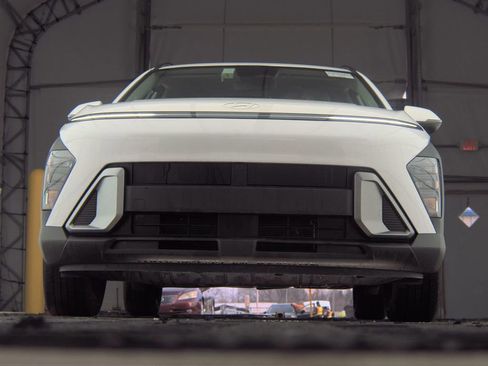 Used 2025 Hyundai Kona SEL image 3