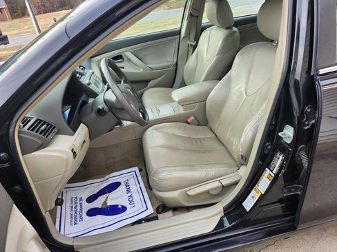 Used 2010 Toyota Camry Base 4dr Sedan 6A image 8