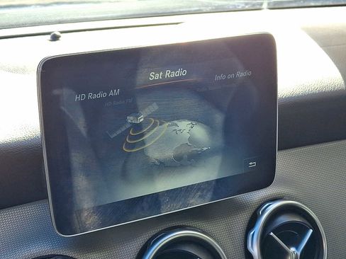 Used 2020 Mercedes-Benz GLA 250 4MATIC image 19