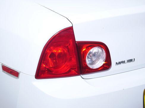 Used 2011 Chevrolet Malibu LS FWD image 17
