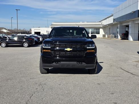Used 2018 Chevrolet Silverado 1500 Custom w/ Custom Value Package image 2