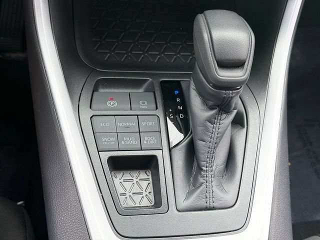 Used 2025 Toyota RAV4 XLE AWD/4WD image 25