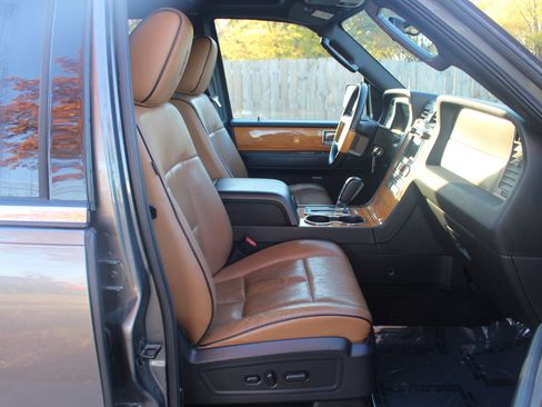 Used 2014 Lincoln Navigator 2WD w/ Equipment Group 101A image 40