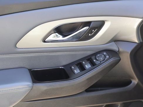 Used 2018 Chevrolet Traverse LT image 26