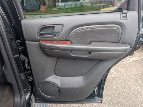 Used 2013 Cadillac Escalade Luxury image 22