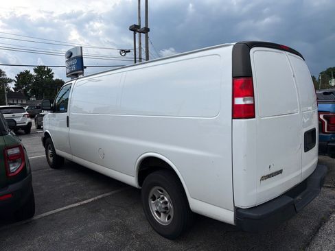 Used 2020 Chevrolet Express 3500 Extended RWD image 4