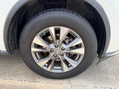 Used 2017 Nissan Murano SV FWD image 10