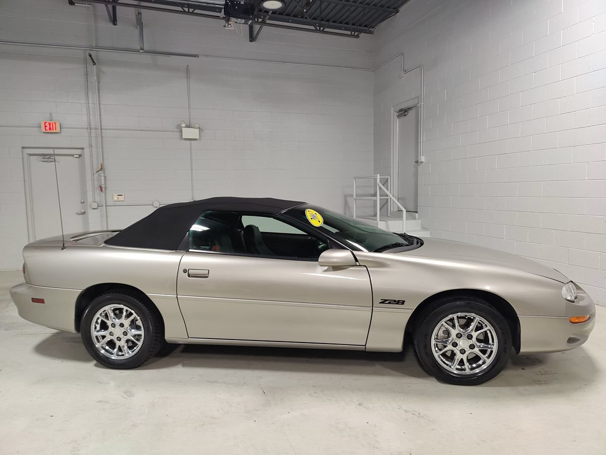 Used 2002 Chevrolet Camaro Z28 RWD image 6