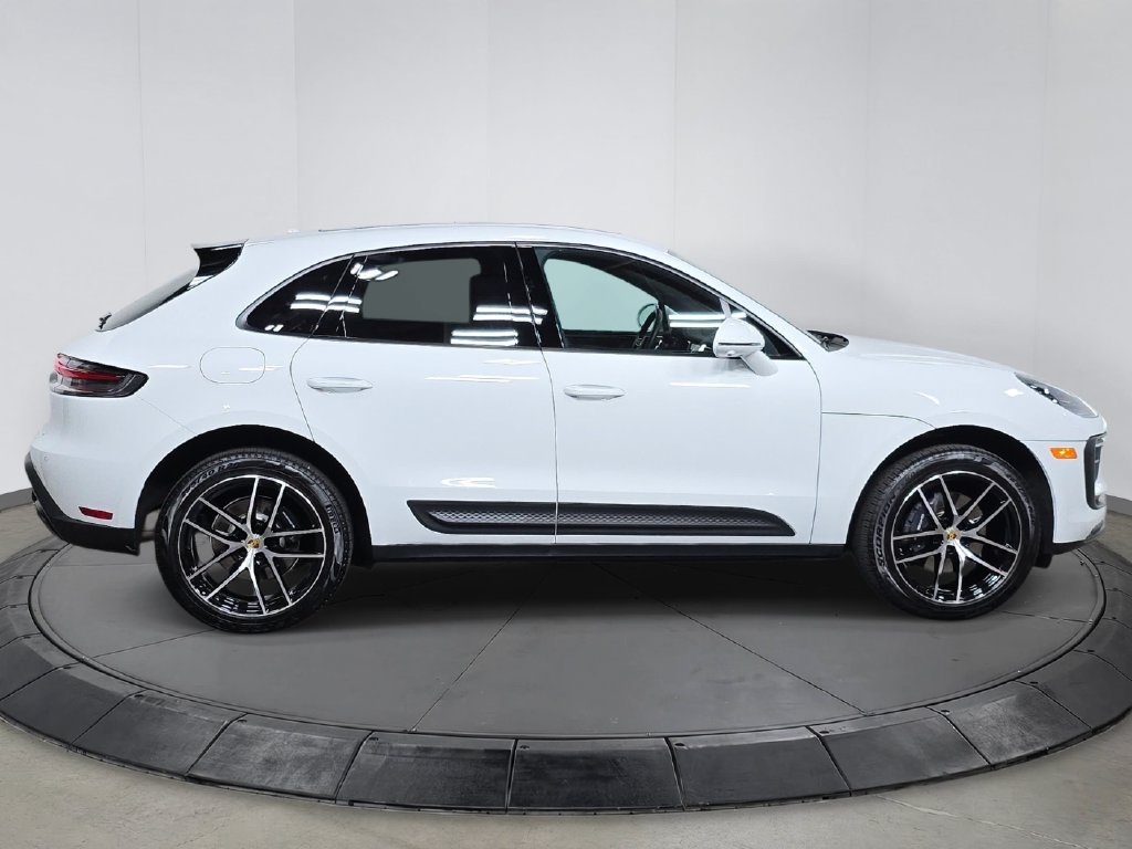 Certified 2026 Porsche Macan AWD/4WD image 8