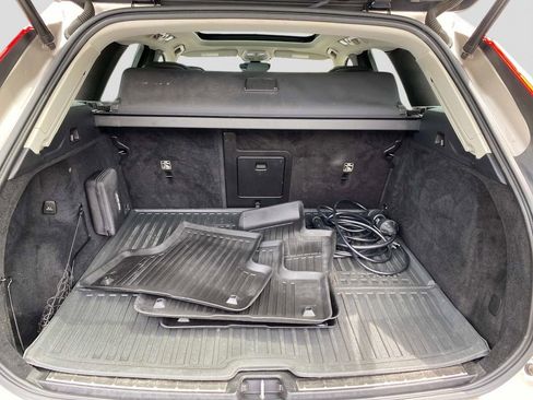Used 2023 Volvo XC60 T8 Plus AWD/4WD image 5