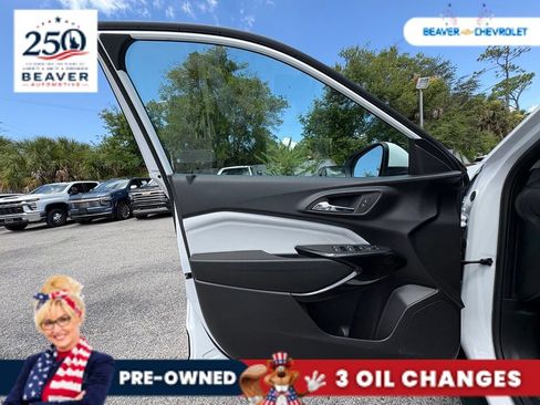 Used 2025 Chevrolet Trax LT FWD image 32