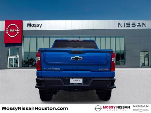 Used 2023 Chevrolet Silverado 1500 ZR2 w/ Technology Package image 6