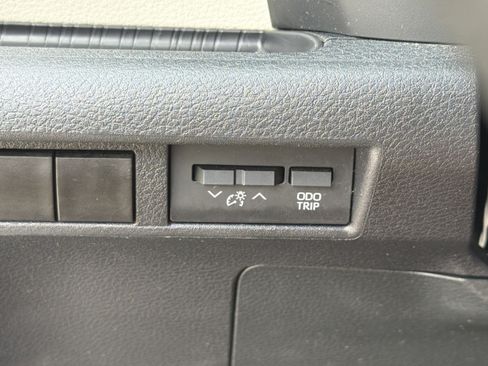 Certified 2024 Toyota Sienna XLE FWD image 23