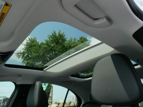 Used 2025 Mercedes-Benz E 350 4MATIC Sedan image 34