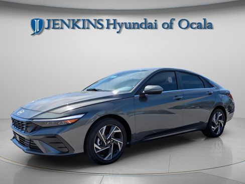 Used 2025 Hyundai Elantra SEL image 7