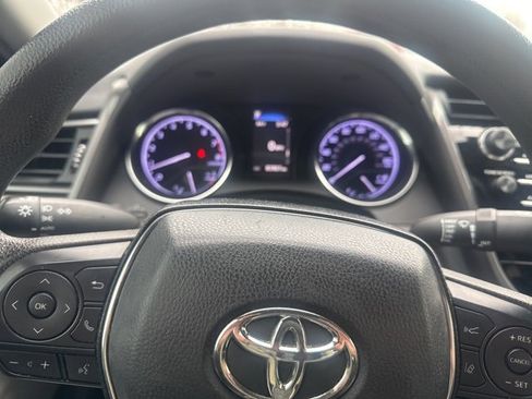 Used 2019 Toyota Camry LE image 10