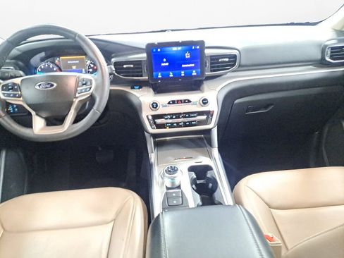 Used 2023 Ford Explorer XLT w/ Equipment Group 202A image 10