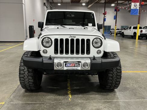 Used 2018 Jeep Wrangler Unlimited Sahara image 9