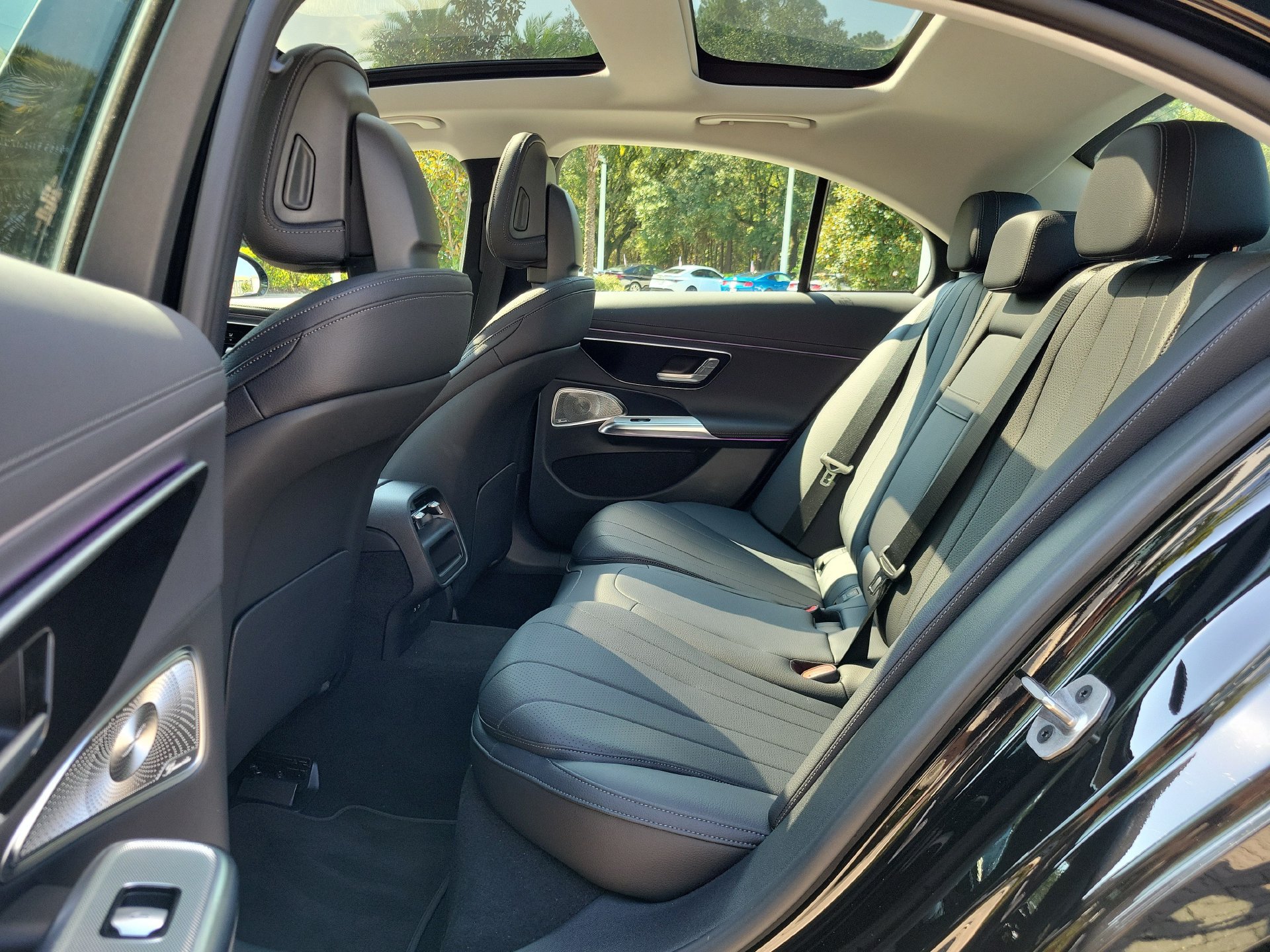 Used 2025 Mercedes-Benz E 350 4MATIC Sedan image 18