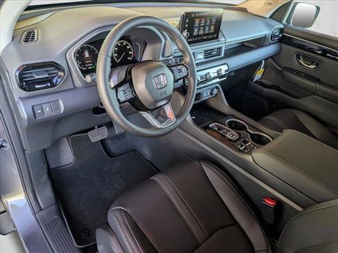 New 2025 Honda Pilot Touring image 3