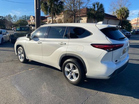Used 2020 Toyota Highlander LE image 4