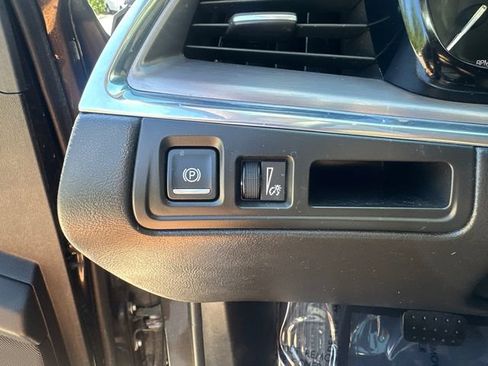 Used 2018 Cadillac XT5 Luxury w/ Driver Awareness Package AWD/4WD image 31