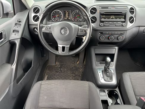 Used 2013 Volkswagen Tiguan S image 12
