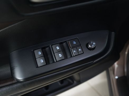 Used 2018 Toyota Highlander XLE w/ Carpet Mat Package (TMS) image 24