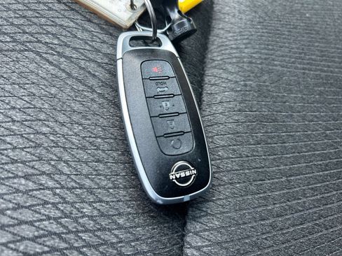 Used 2025 Nissan Rogue SV FWD image 27