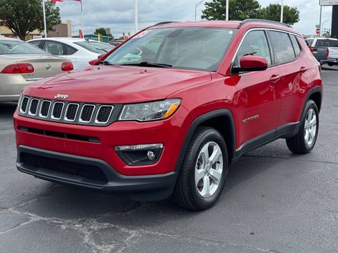 Used 2018 Jeep Compass Latitude w/ Popular Equipment Group AWD/4WD image 9