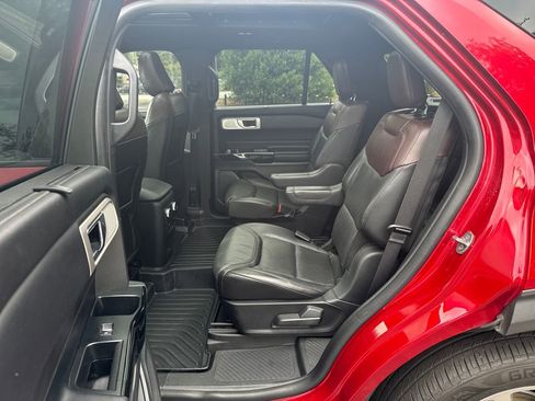 Used 2021 Ford Explorer Platinum w/ Equipment Group 601A AWD/4WD image 30