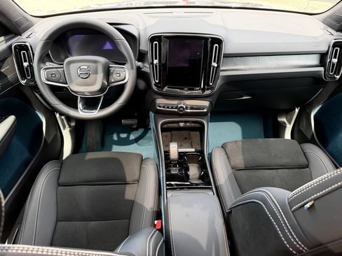 Certified 2023 Volvo C40 P8 Recharge Ultimate AWD/4WD image 2
