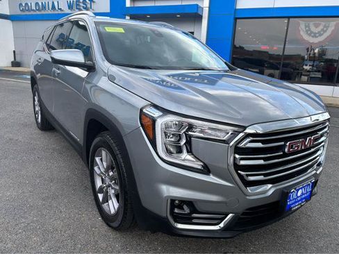 Used 2024 GMC Terrain SLT AWD/4WD image 15