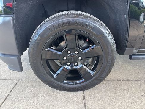 Used 2018 Chevrolet Silverado 1500 W/T w/ Black Out Edition image 32