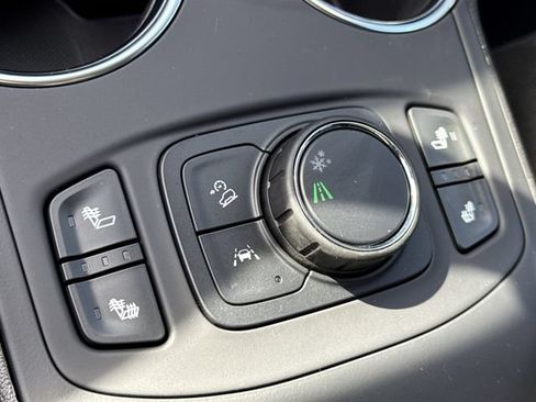 Used 2024 GMC Terrain SLE w/ Driver Convenience Package FWD image 26