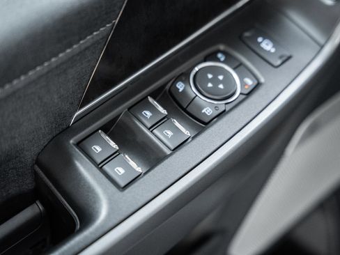 Used 2025 Ford F250 Lariat w/ Black Appearance Package image 47