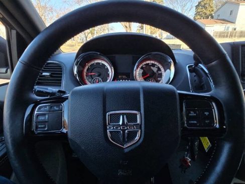 Used 2016 Dodge Grand Caravan SXT image 27