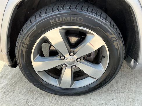 Used 2016 Jeep Grand Cherokee Overland w/ Advanced Technology Group image 24