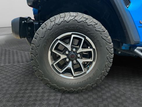 Used 2024 Jeep Wrangler Unlimited Rubicon w/ Convenience Group AWD/4WD image 14