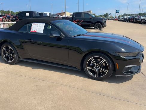 Used 2025 Ford Mustang Premium RWD image 9