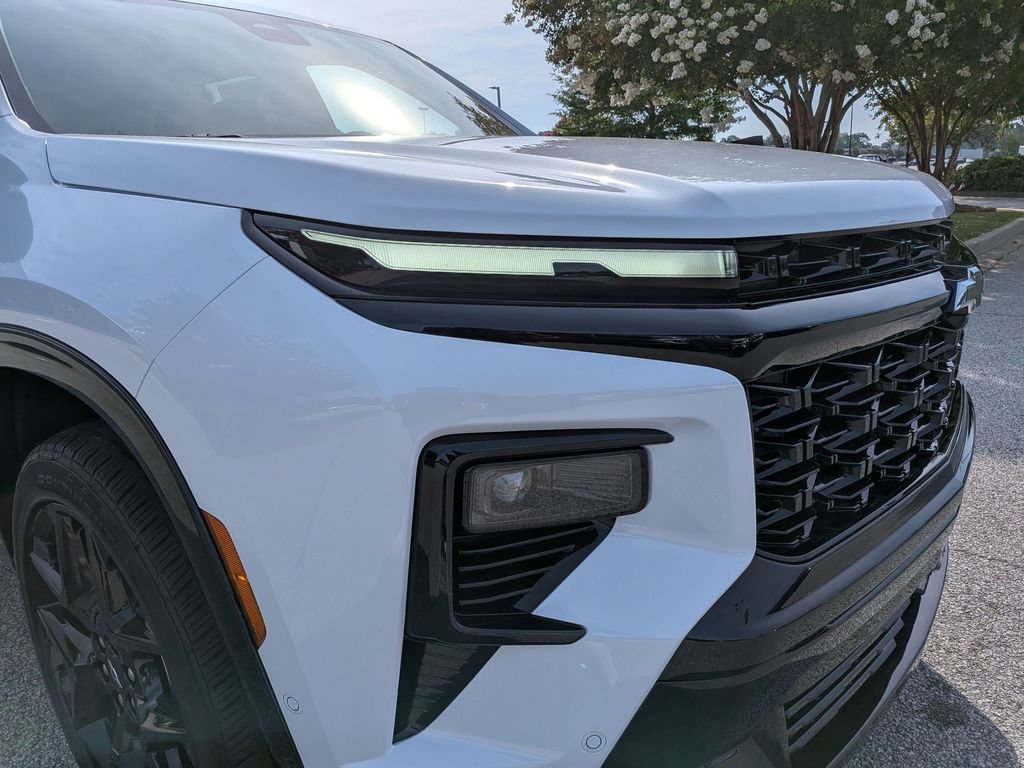 New 2026 Chevrolet Traverse RS w/ LPO, Floor Liner Package FWD image 10