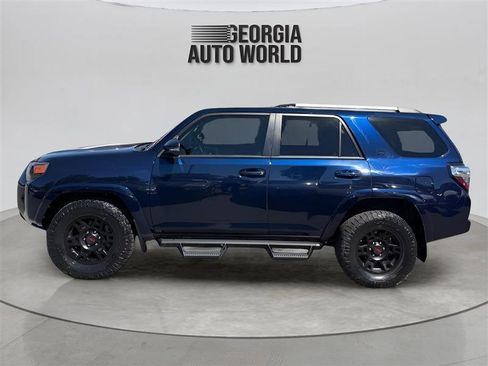 Used 2021 Toyota 4Runner SR5 Premium w/ Moonroof Package RWD image 11