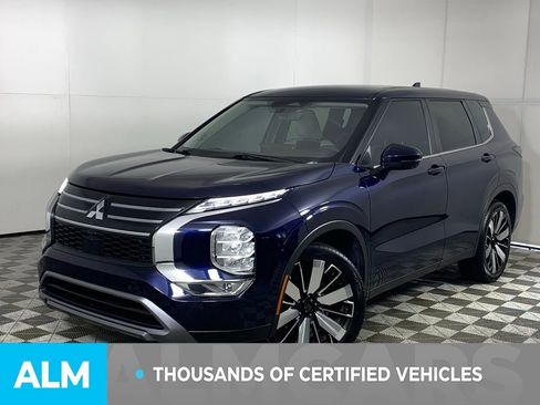 Used 2025 Mitsubishi Outlander SE image 4