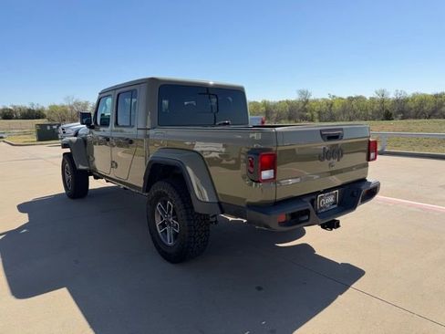 Used 2025 Jeep Gladiator Sport image 6