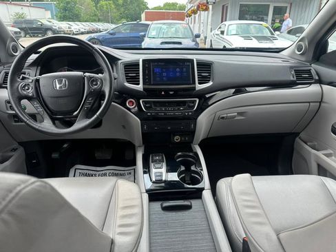 Used 2017 Honda Pilot Touring image 13