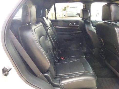 Used 2017 Ford Explorer Platinum AWD/4WD image 17