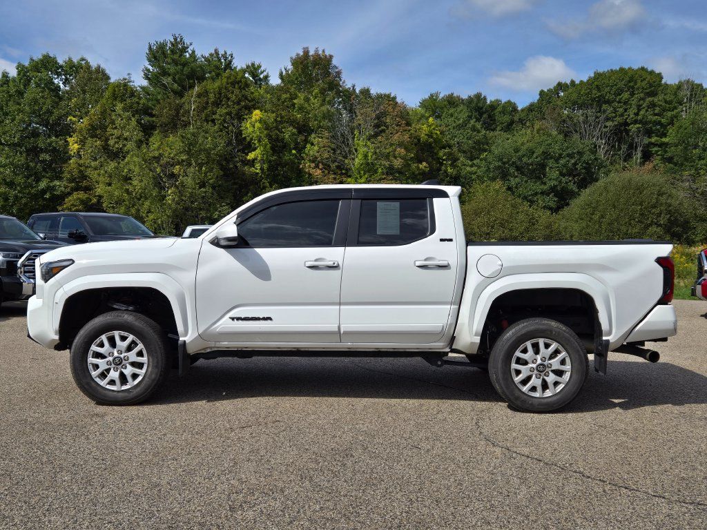 Used 2025 Toyota Tacoma SR5 AWD/4WD image 2