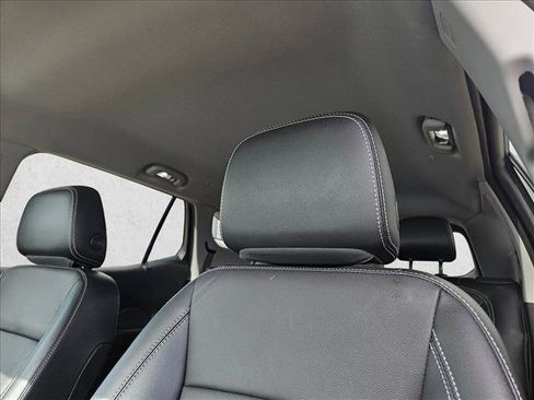 Certified 2024 GMC Terrain SLT w/ Infotainment Package II AWD/4WD image 9