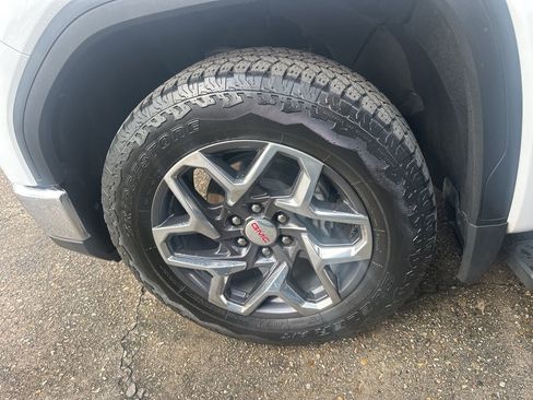 Used 2023 GMC Sierra 1500 SLT image 7